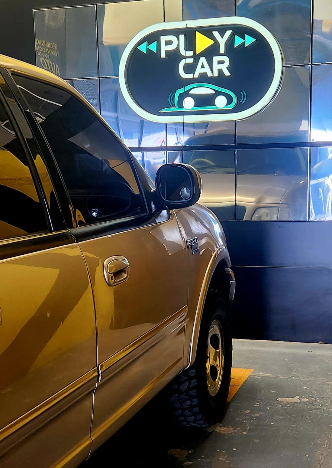 PLAY CAR AUDIO-SECURITY - interior