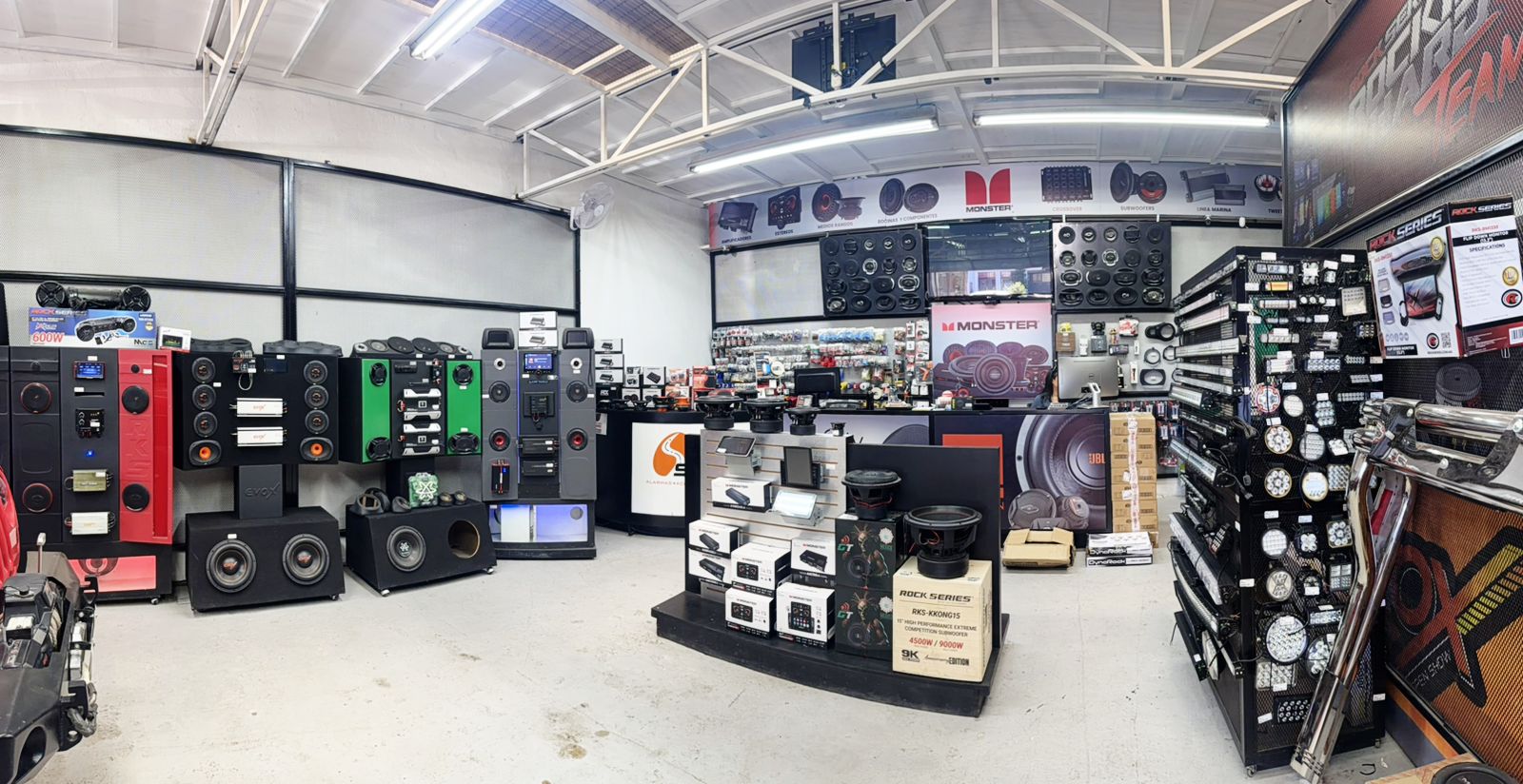 SAMA CAR CENTER - interior