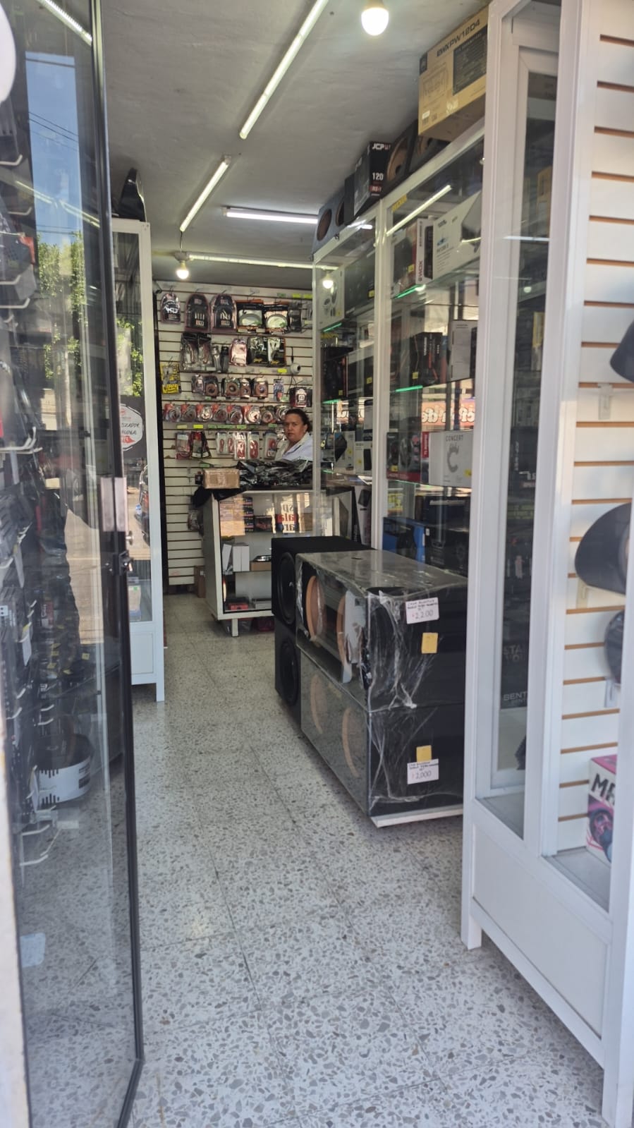 AUDIO CAR ZONE - interior